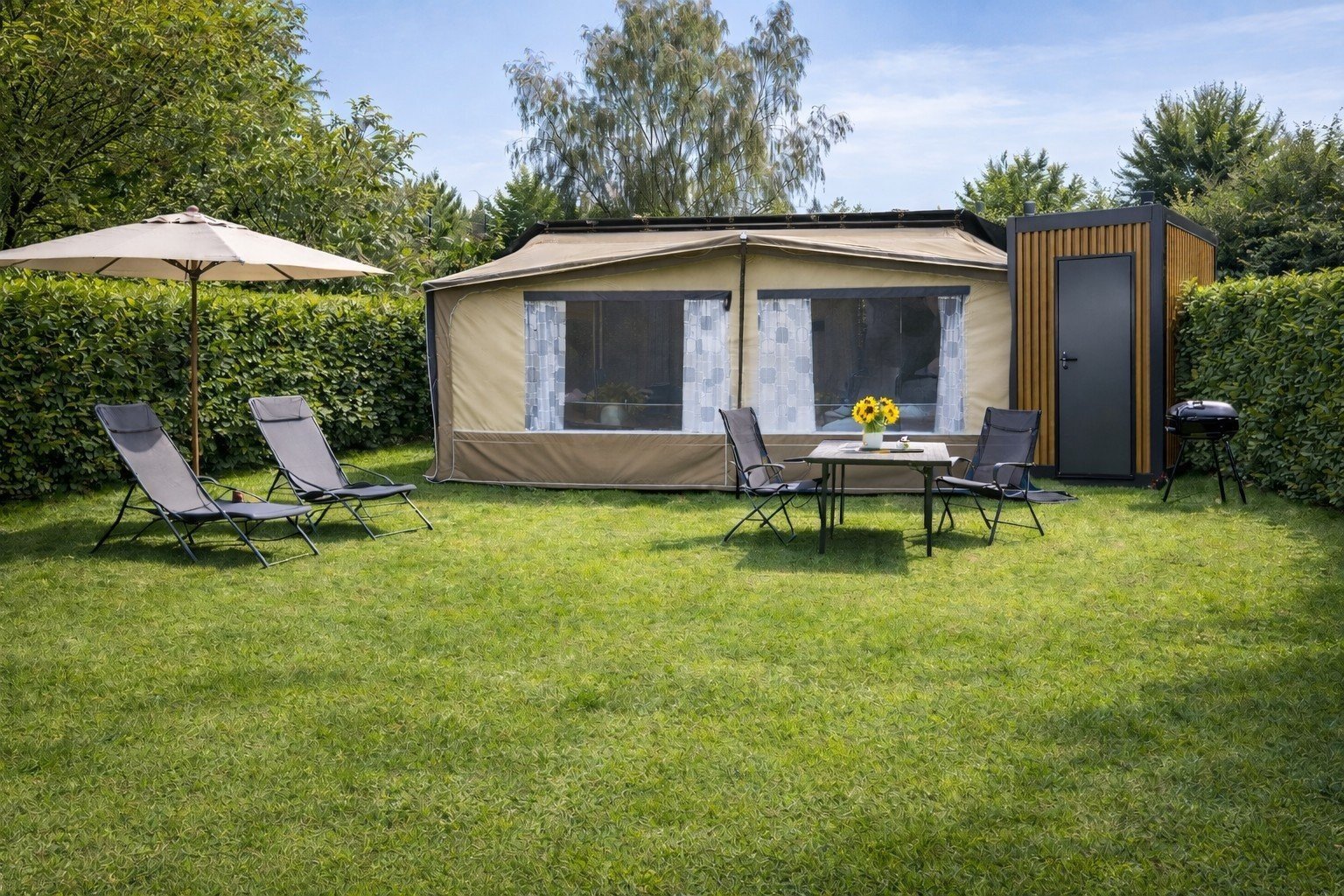 Kampeer Comfortplaats met privé sanitair