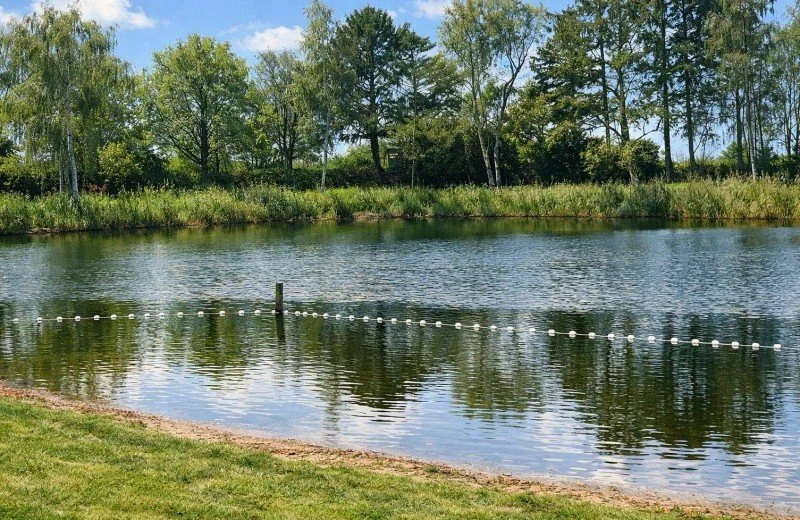 Zwemplas met strandje
